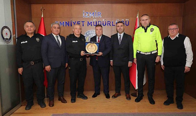 İzmir Şoförler Odasından Emniyet Müdürü Celal Sel'e teşekkür ziyareti