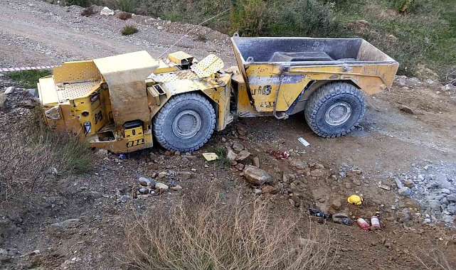 İzmir'de iş makinesi şarampole devrildi: Genç madenci hayatını kaybetti