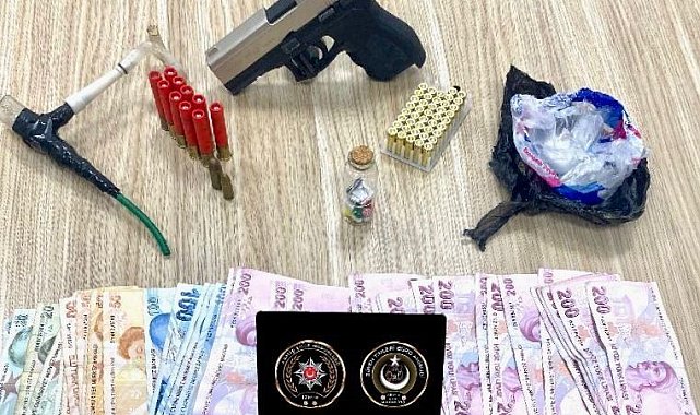 İzmir&#039;de uyuşturucu operasyonu: 1 tutuklama