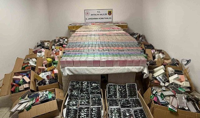Jandarmadan kaçak parfüm ve güneş gözlüğü operasyonu