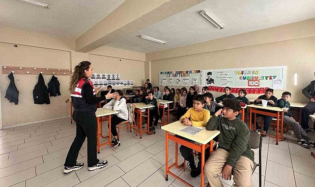 Jandarmanın öğrencilere yönelik siber farkındalık eğitimleri sürüyor
