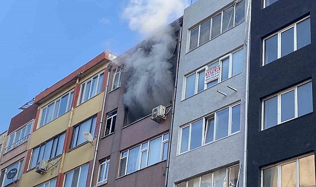Kadıköy'de apartman dairesi alev alev yandı