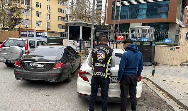 Kadıköy'de polisten kaçan otomobil sürücüsüne 76 bin lira ceza uygulandı