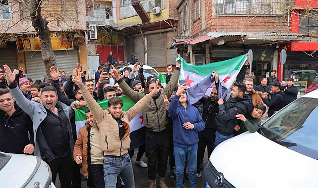 Kahramanmaraş'taki Suriyeliler Esed'ın gidişini kutladı