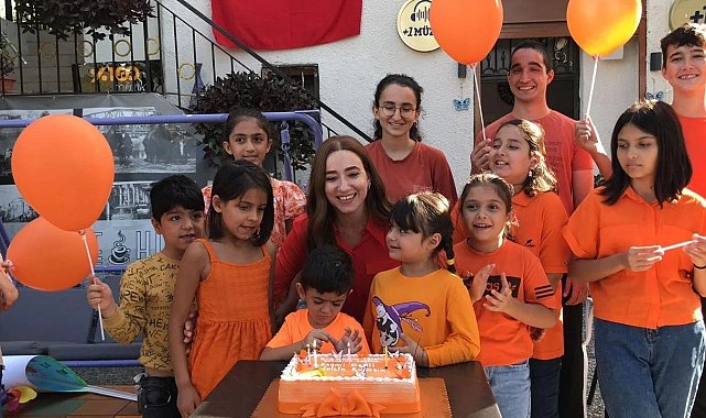 Kanseri 3 kez yendi, şimdi projeleriyle tedavi gören çocuklara moral veriyor