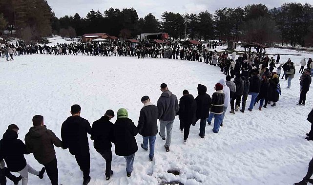 Karlar altında hamsi ve horon keyfi