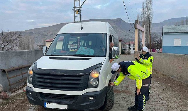 Kars'ta jandarma okul servislerini denetledi