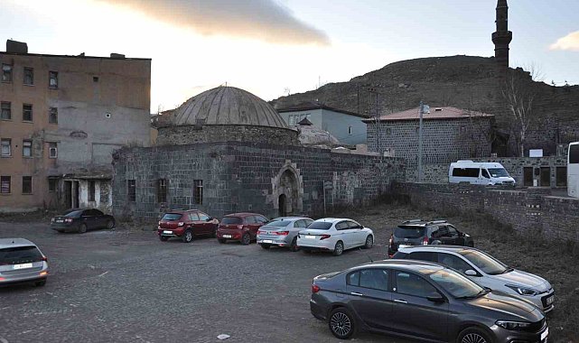 Kars'ta tarihi hamamın hali içler acısı