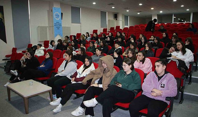 Kartal Belediyesi'nden lise öğrencilerine ilk yardım eğitimi