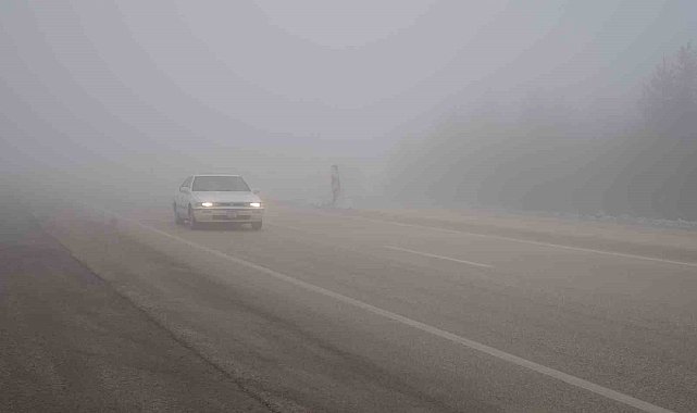 Kastamonu'da görüş mesafesini 20 metreye kadar düşüren sis trafiği olumsuz etkiliyor