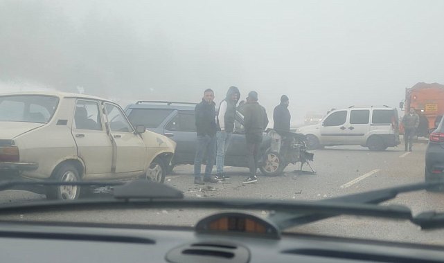 Kastamonu'da sis ve buzlanma sebebiyle zincirleme kaza meydana geldi: 4 yaralı