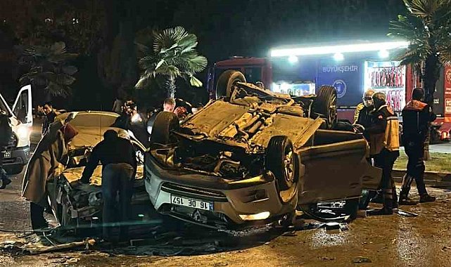 Katliam gibi kaza... İki araç kafa kafaya çarpıştı: 1 ölü, 3 ağır yaralı