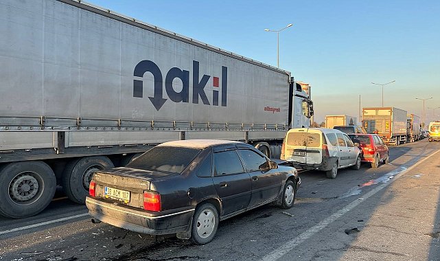 Kayseri'de 3 aracın karıştığı zincirleme kaza: 2 yaralı