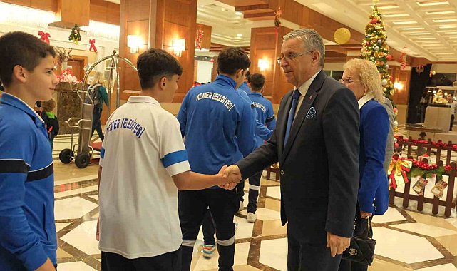 Kemer'de futbolculara motivasyon yemeği