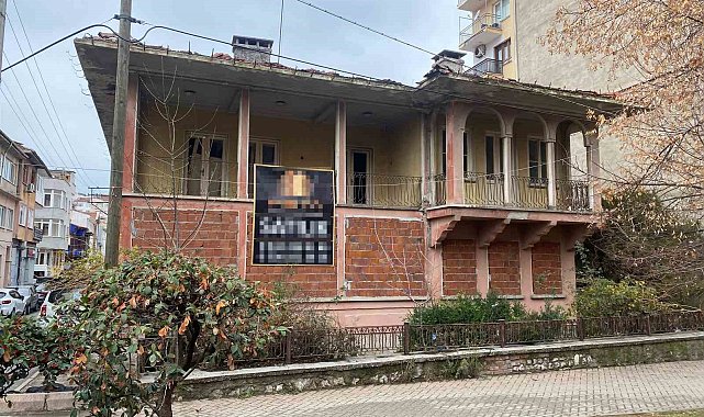 Kent merkezindeki metruk tarihi bina merak konusu oldu