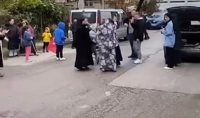 Kocaeli'deki Suriyeliler kutlama yapıyor