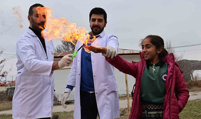 Köy okulu çocuklarına bilimsel etkinliklerle moral oldular
