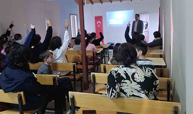 Köyceğiz'de teknoloji bağımlılığı, akran zorbalığı ve sosyal medya semineri
