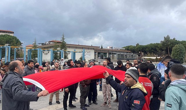 Kula'daki Suriyeli vatandaşlardan özgürlük yürüyüşü