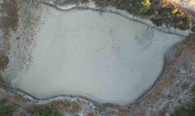 Kuruyan Kolak Gölü eski ihtişamına kavuşmak için gün sayıyor