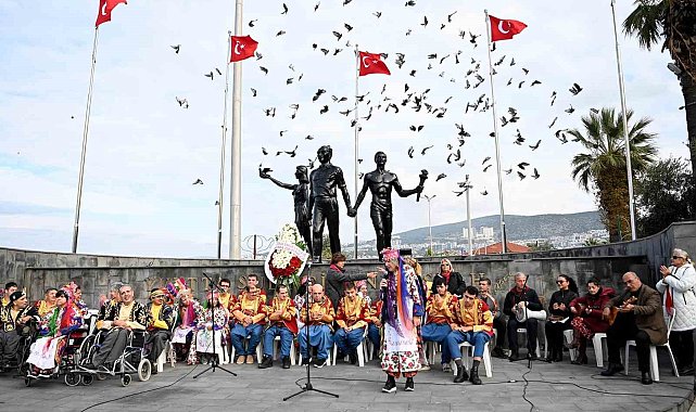 Kuşadası'nda '3 Aralık Dünya Engelliler Günü' kutlandı