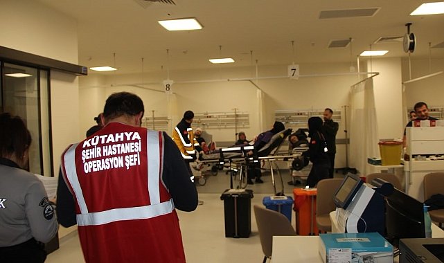 Kütahya Şehir Hastanesi'nde gerçeği aratmayan afet ve tahliye tatbikatı