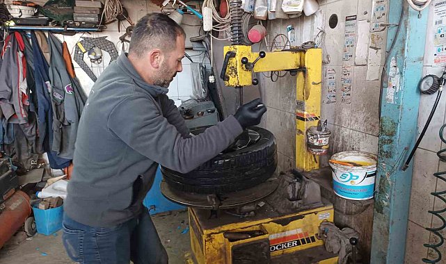 Lastikçilerde &#039;kış lastiği&#039; yoğunluğu yaşanmaya başlandı