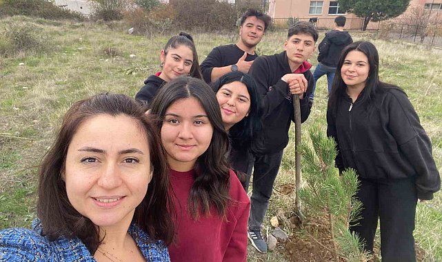 Lise öğrencileri fidanları toprakla buluşturdu