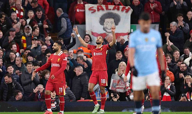 Liverpool, şampiyonluk yarışındaki en büyük rakibini saf dışı bıraktı