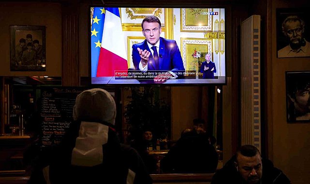 Macron: "Aşırı sağ ve aşırı sol, dün bir araya gelerek cumhuriyet karşıtı bir cephe kurdu"