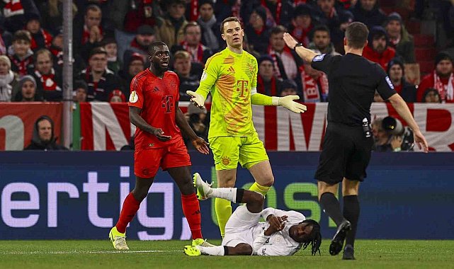 Manuel Neuer, kariyerindeki ilk kırmızı kartı gördü