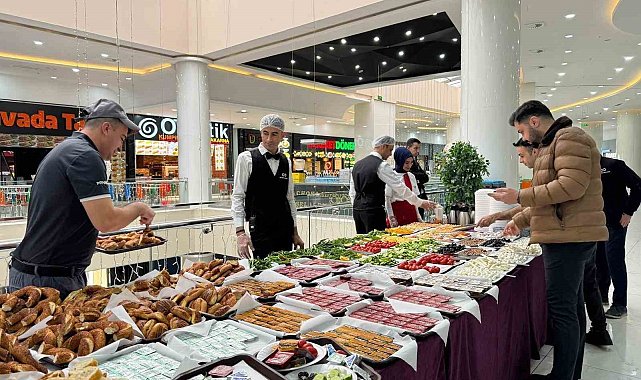 Mardian Mall çalışanlarını kahvaltıda buluşturdu