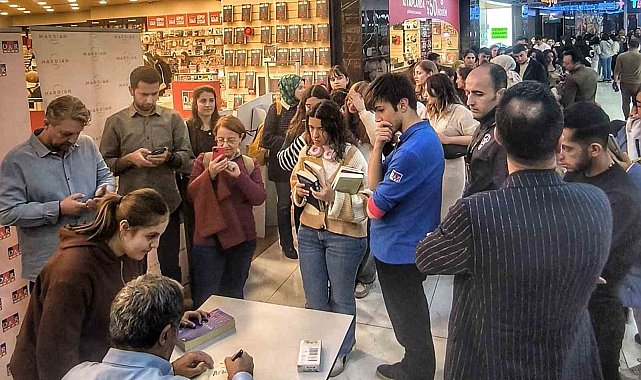 Mardian Mall'da imza günü etkinliği