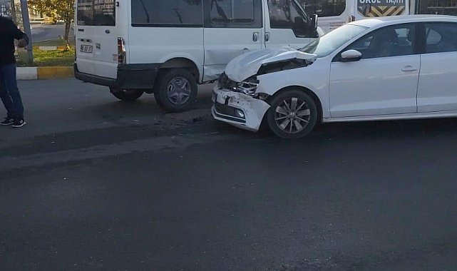 Mardin'de otomobil ile minibüs çarpıştı