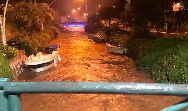 Marmaris'te sağanak yağış etkili oldu, yollar göle döndü