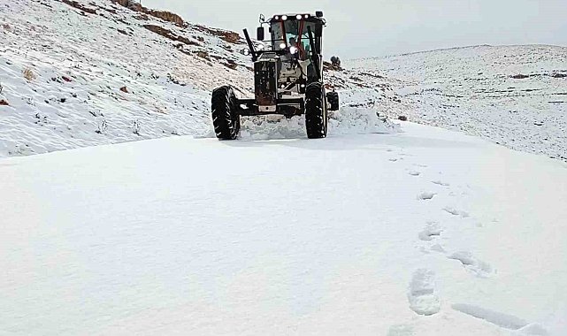 Mersin Büyükşehir Belediyesi karla mücadele ekipleri teyakkuza geçti