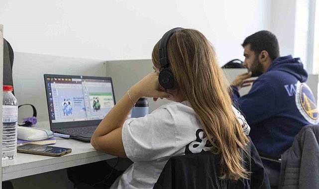 Mersin Büyükşehir Belediyesinin öğrencilere desteği sürüyor