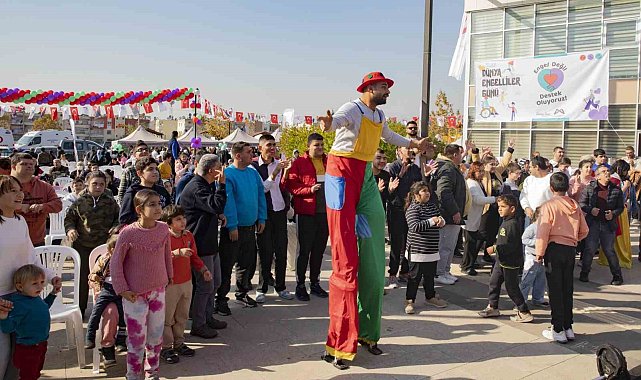 Mersin'de 'Dünya Engelliler Günü'nde özel bireylere coşkulu kutlama