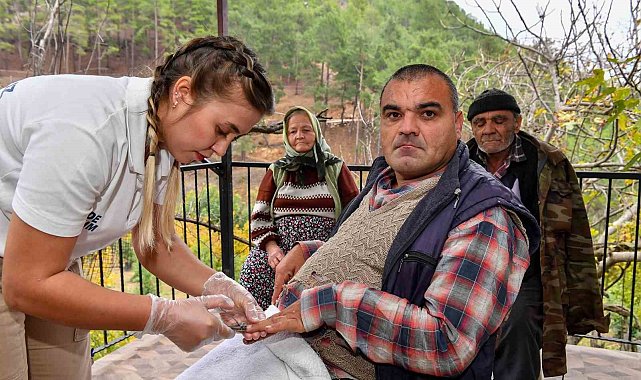 Mersin'de yaş almış vatandaşları unutulmuyor