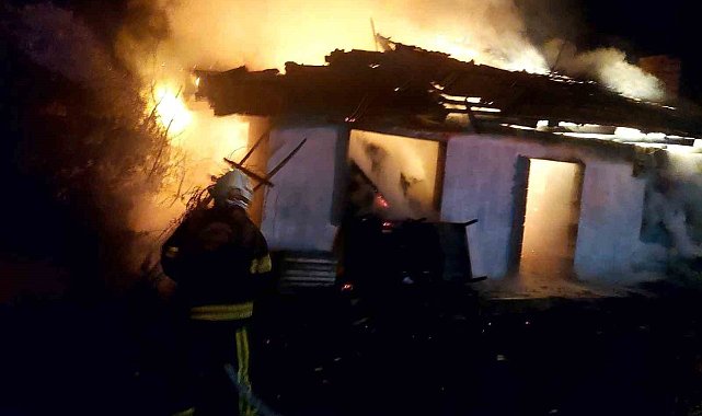 Metruk ev alevlere teslim oldu