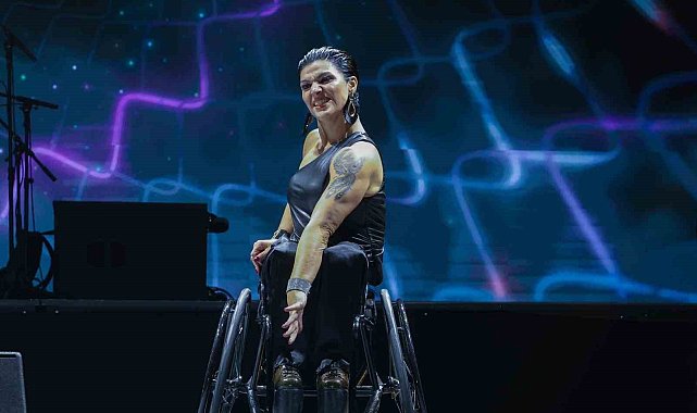 Milli sporcudan Engelliler Günü'nde dans gösterisi
