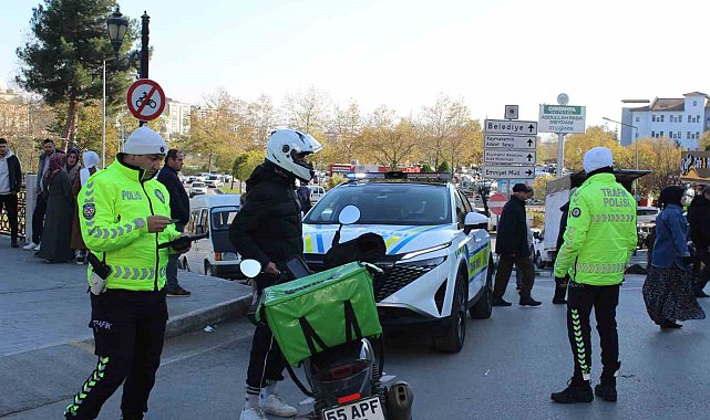 Motosiklet sürücüleri denetime takıldı