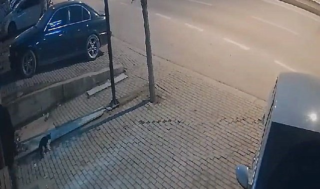 Motosikleti 30 metre sürüklendi, ayağa kalkıp yoluna devam etti