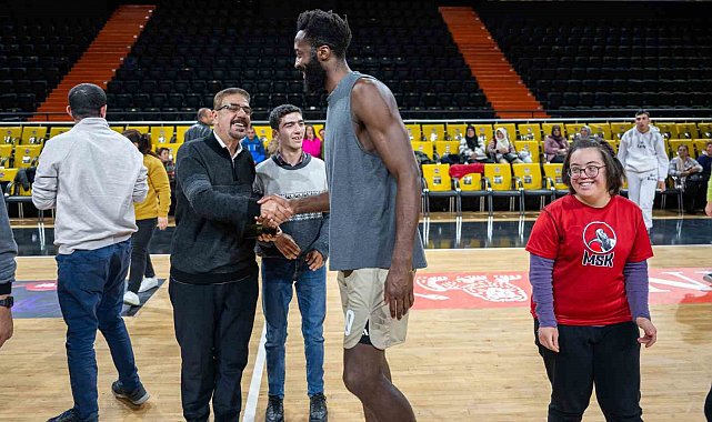 MSK'lı basketbolcular, özel bireylerle buluştu