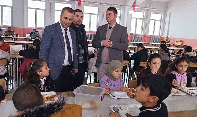 Müdür Tunçel: &quot;Bol kitap okuyun&quot;