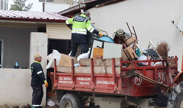 Nazilli'de çöp ev yedinci kez temizlendi
