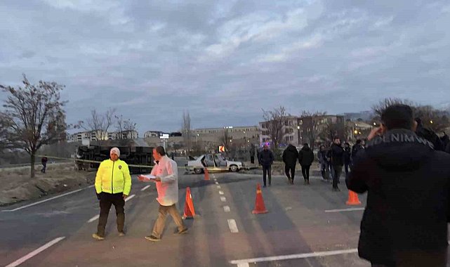 Nevşehir'de otomobille çarpışan öğrenci servisi devrildi: 24 yaralı