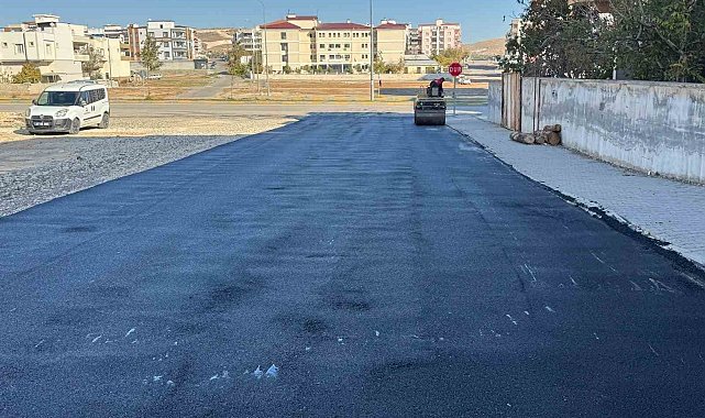 Nizip'te asfalt ekiplerinin mesaisi sürüyor