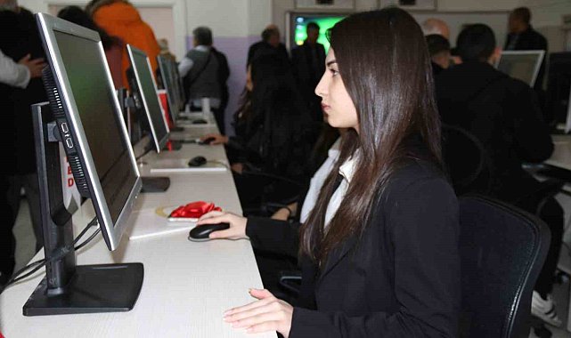 Öğrenciler, 20 yıllık tedavülden kalkmış sistemlerin günceline hayırseverler sayesinde kavuştu