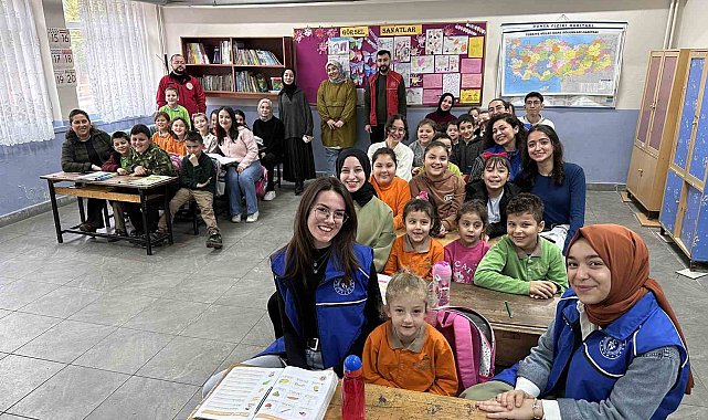 Öğrenciler eczanelerden topladı